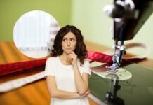 Tende troppo lunghe? Non serve portarle in sartoria: con questo trucco le accorci senza nemmeno tagliarle donna che pensa a come accorciare le tende lunghe