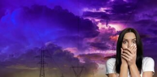 donna spaventata e cielo viola e minaccioso
