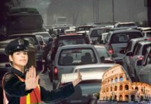 macchine nel traffico, vigile urbano e Colosseo
