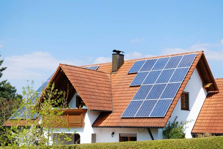 casa con pannelli fotovoltaici