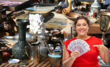 oggetti vari di antiquariato e donna con banconote euro