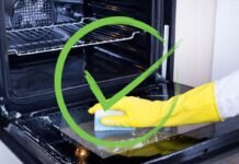 Eliminare le macchie dal vetro del forno non è mai stato così facile: ci ho messo meno di 2 minuti pulizia del vetro del forno e spunta verde