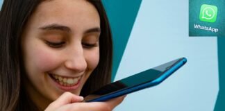 donna che manda audio e logo whatsapp