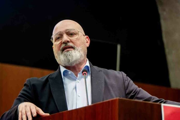 Chi non vota PD è ignorante? Il verbo di Bonaccini e della sinistra arcobaleno