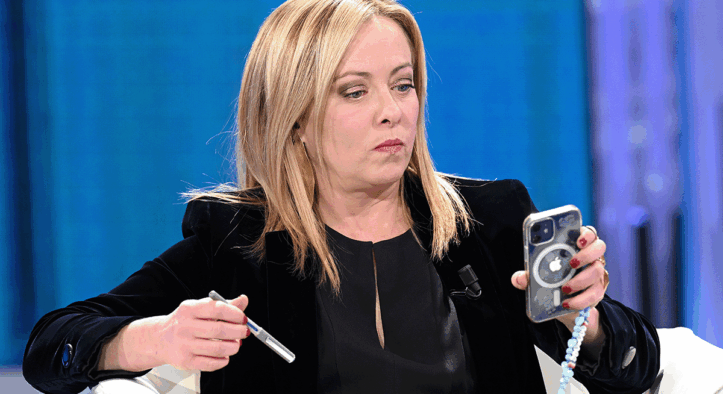 Scoppia il caso Paragon ma non è una rissa politica: “Siamo tutti spiati costantemente”