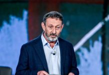 Michele Serra colpisce ancora: sui referendum fa un altro (gigantesco) buco nell’acqua