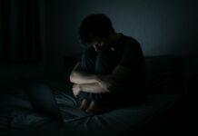 “Eremiti di massa”: Diego Fusaro e la solitudine dei giovani Hikikomori