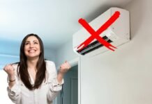 donna felice e x rossa sul condizionatore