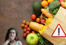 sacchetto della spesa con frutta, verdure e pane, donna spaventata, simbolo pericolo