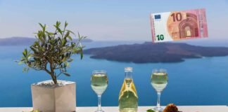 cena sul mare e banconota 10 euro