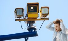 autovelox giallo e uomo arrabbiato