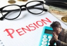 uomo pensieroso, pension, calcolatrice, foglio, occhiali