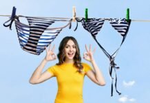 bikini steso e donna che fa ok con le mani