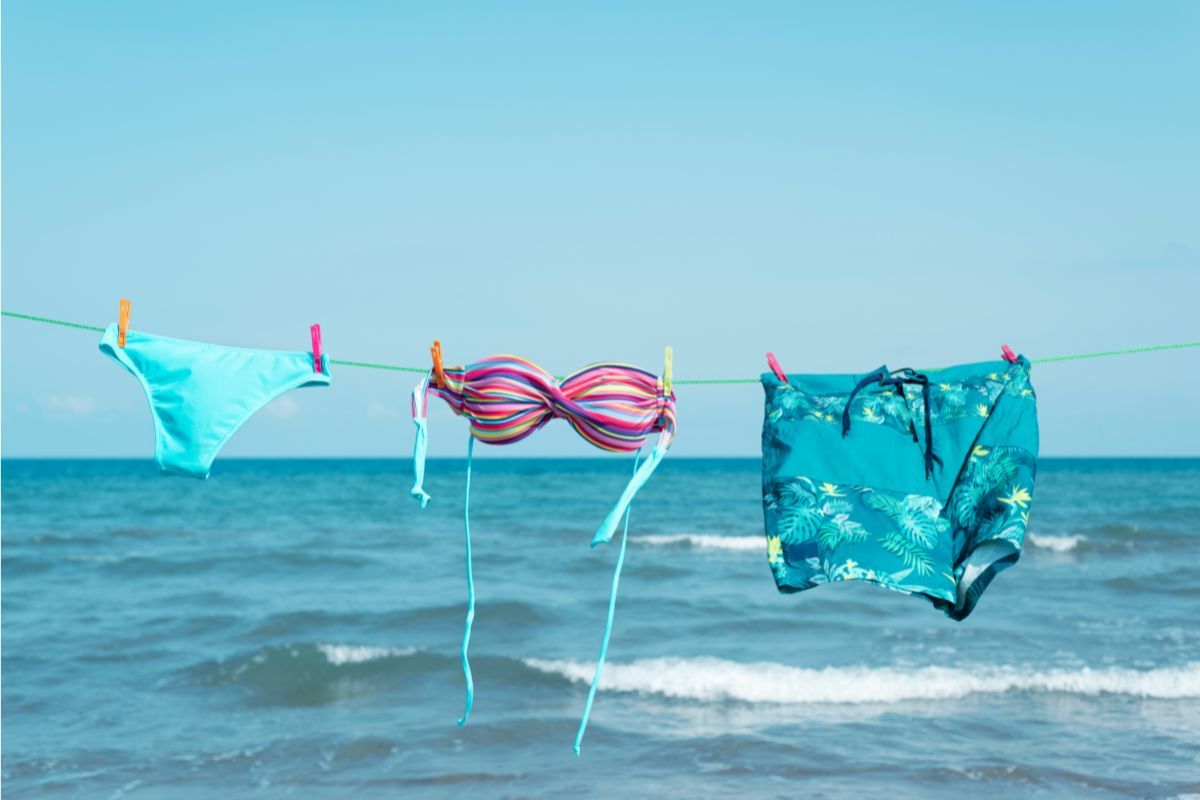 costumi stesi per asciugare