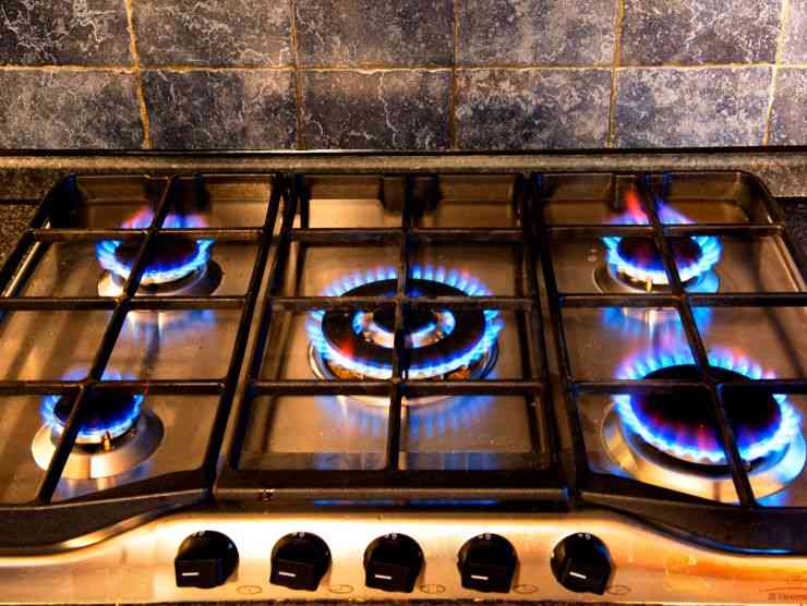 cucina con fornelli