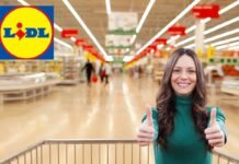 donna con pollici in su, carrello nel supermercato e logo lidl