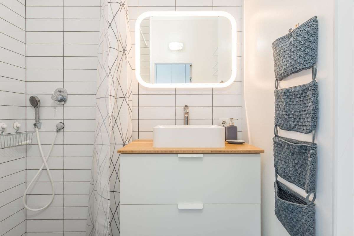piccolo bagno illuminato