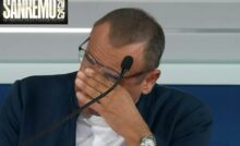Carlo Conti in lacrime e logo Festival di Sanremo