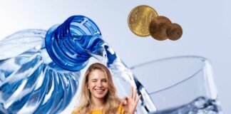 donna felice, bottiglia di acqua, bicchiere, 17 centesimi