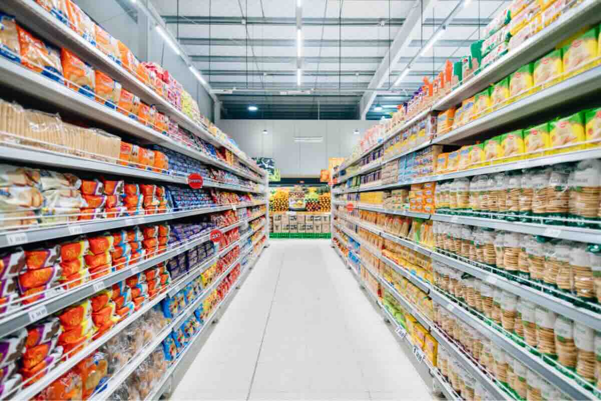scaffali del supermercato