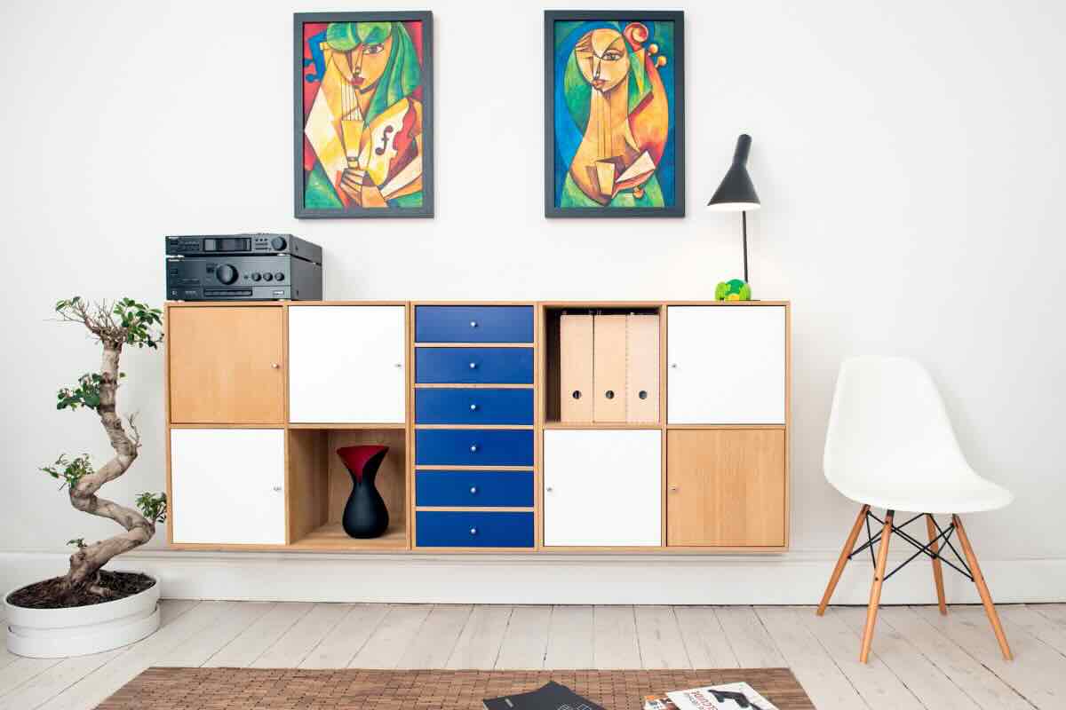 mobili, quadri e lampada ikea