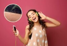 donna che ascolta musica e braccio con pelle d'oca