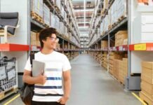 negozio ikea studente con tablet e zaino