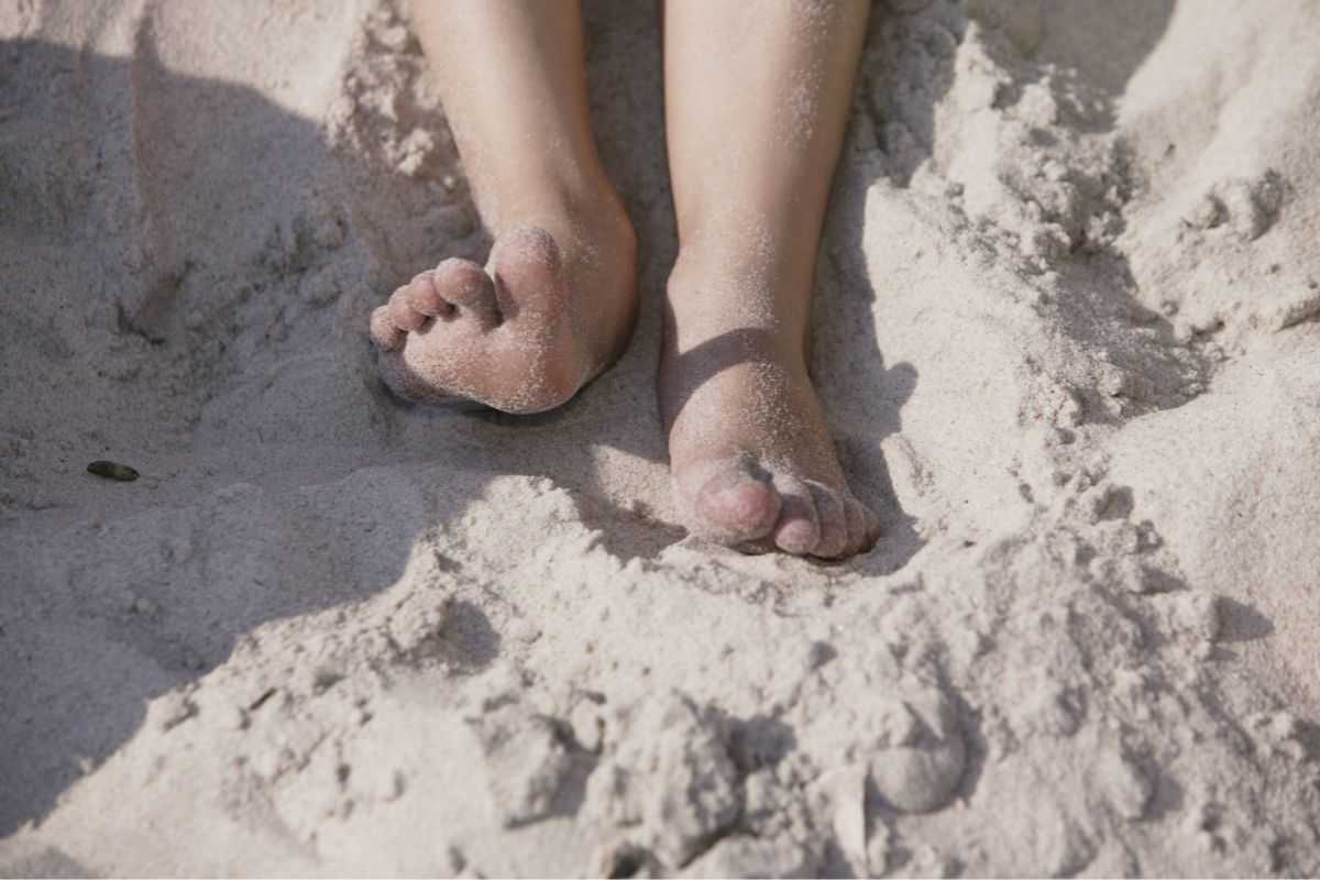 piedi nella sabbia