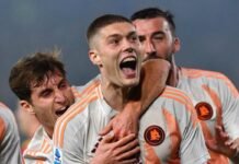 Roma, colpo in attacco da 20 milioni: che coppia con Dovbyk! Artem Dovbyk esulta dopo un gol