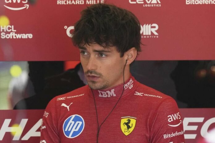 Charles Leclerc nel box Ferrari