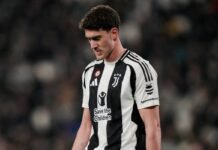 Accordo raggiunto con la Juve: Vlahovic firma per i rivali! Dusan Vlahovic sconsolato in campo