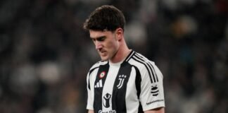 Dusan Vlahovic sconsolato in campo