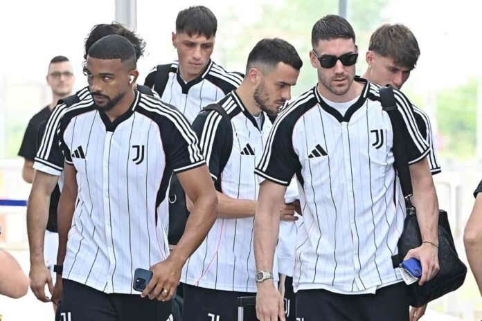 Giocatori della Juventus in partenza per il Mondiale per Club