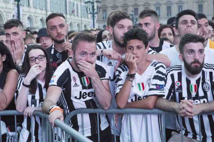 Tifosi della Juve in lacrime