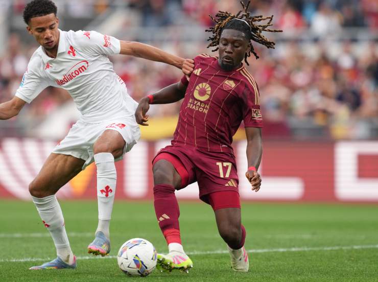 Manu Koné in azione con la Roma