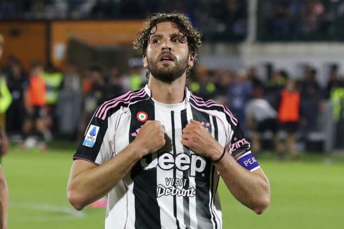 Manuel Locatelli esulta dopo il gol al Venezia