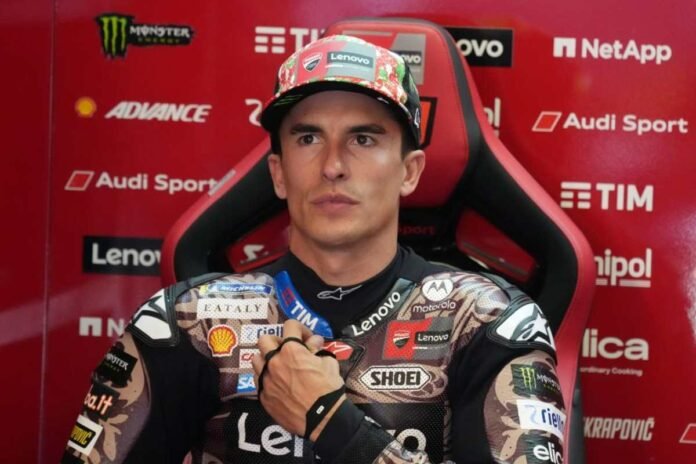 Marc Marquez nel box Ducati