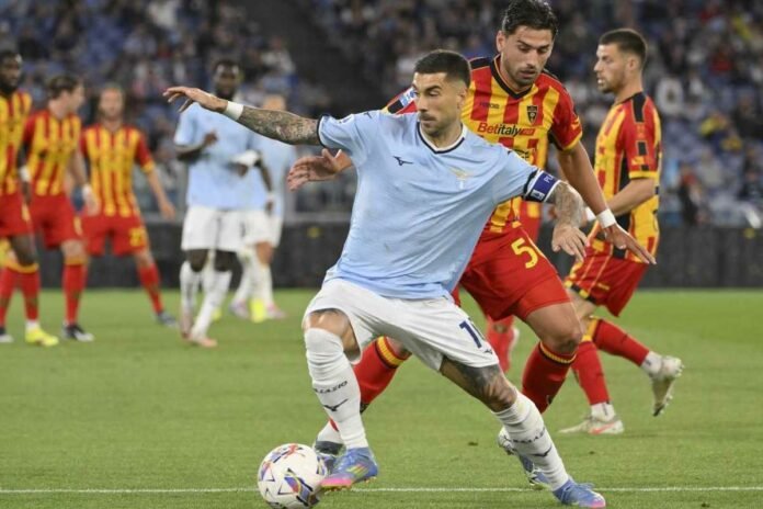 Mattia Zaccagni in azione con la Lazio