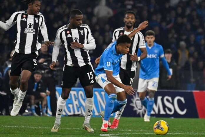 Una fase di Napoli-Juve dello scorso anno