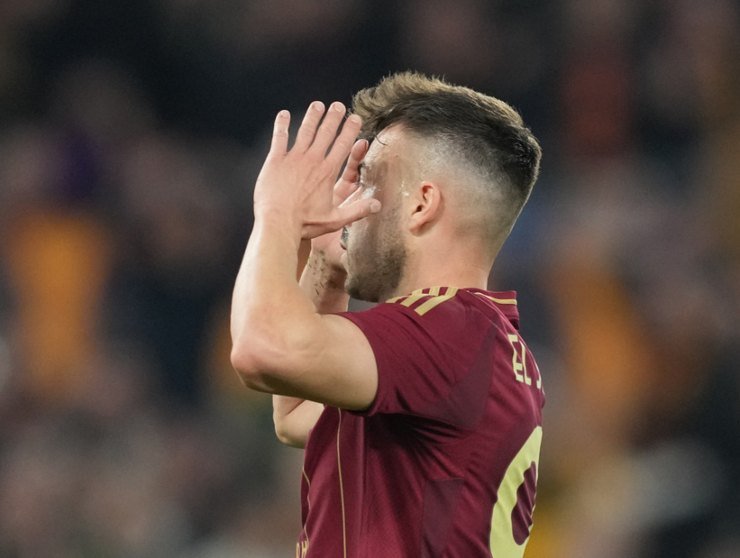 Stephan El Shaarawy con le mani tra i capelli