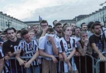 Tifosi della Juve in lacrime