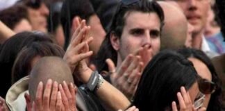 Tifosi in lacrime dopo la notizia