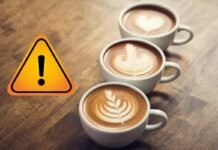 tre tazze di caffè e segnale pericolo