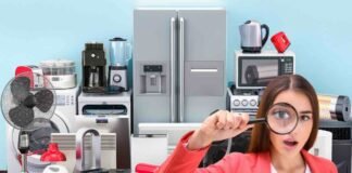 elettrodomestici donna con lente di ingrandimento
