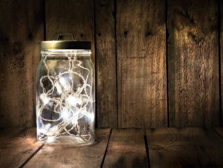 barattolo di vetro con lucine