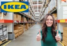 Tutti in fila da Ikea: costa 8,50 euro e puoi metterlo in qualsiasi angolo di casa scaffali ikea, donna felice, logo ikea