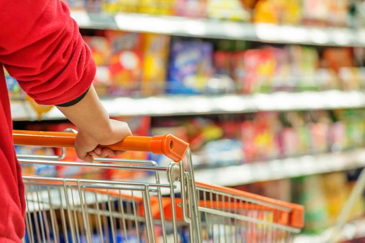 carrello spesa al supermercato