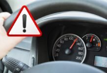 Cambia il limite di velocità, automobilisti avvisati: raffica di multe plancia auto e segnale attenzione