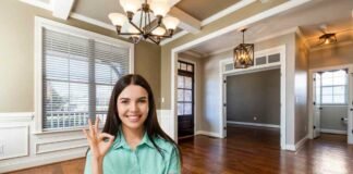 ampio ambiente con parquet e donna che fa okl