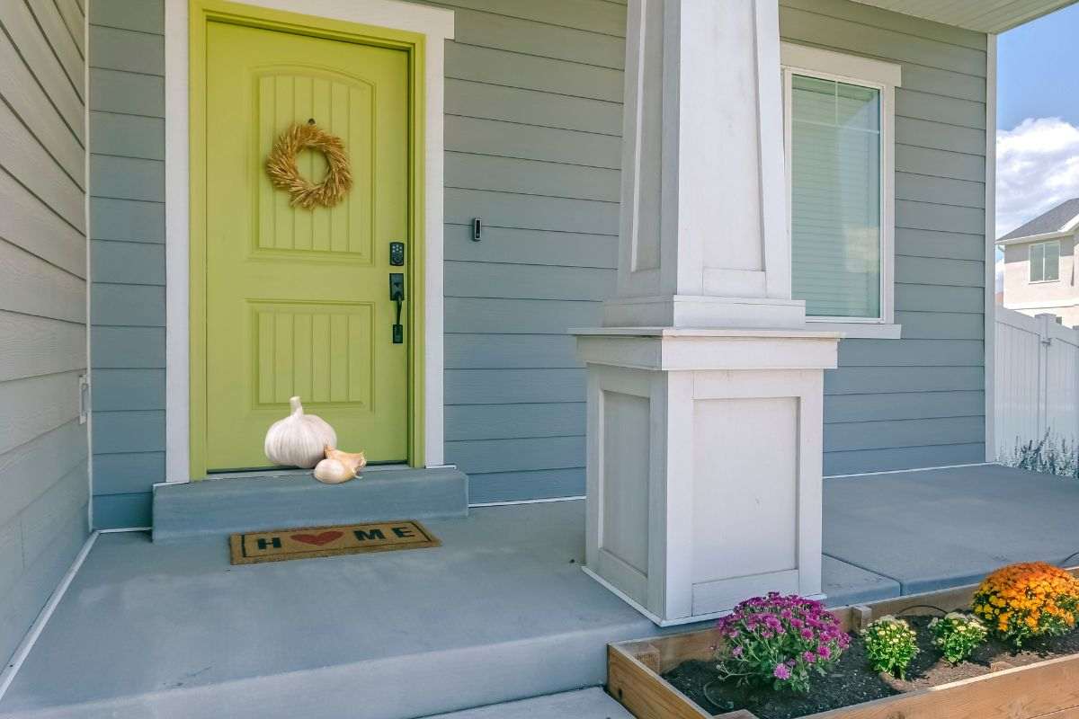 aglio sulla porta di casa